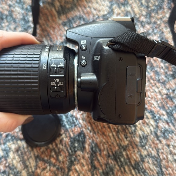 Nikon D3000 DSLR Camera with additional lens and tripod - Picture 6 of 10